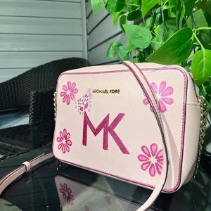 GORGEOUS Multicolored Light Pink Leather Medium Michael Kors Crossbody Bag